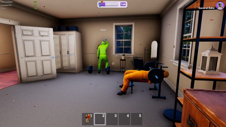 Een schoonmaker wast met een waterpistool een gemarkeerde muur terwijl een vriend erbij staat.
