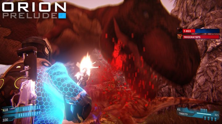 Aus der Ego-Perspektive schießt ein Spieler unter einem großen Dinosaurier hindurch; T-Rex- und Triceratops-Anzeigen sind im HUD zu sehen.